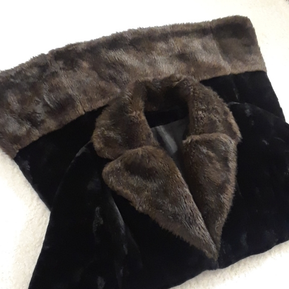 "Donnybrook" 1970's Vintage Faux Fur Coat - Picture 14 of 16